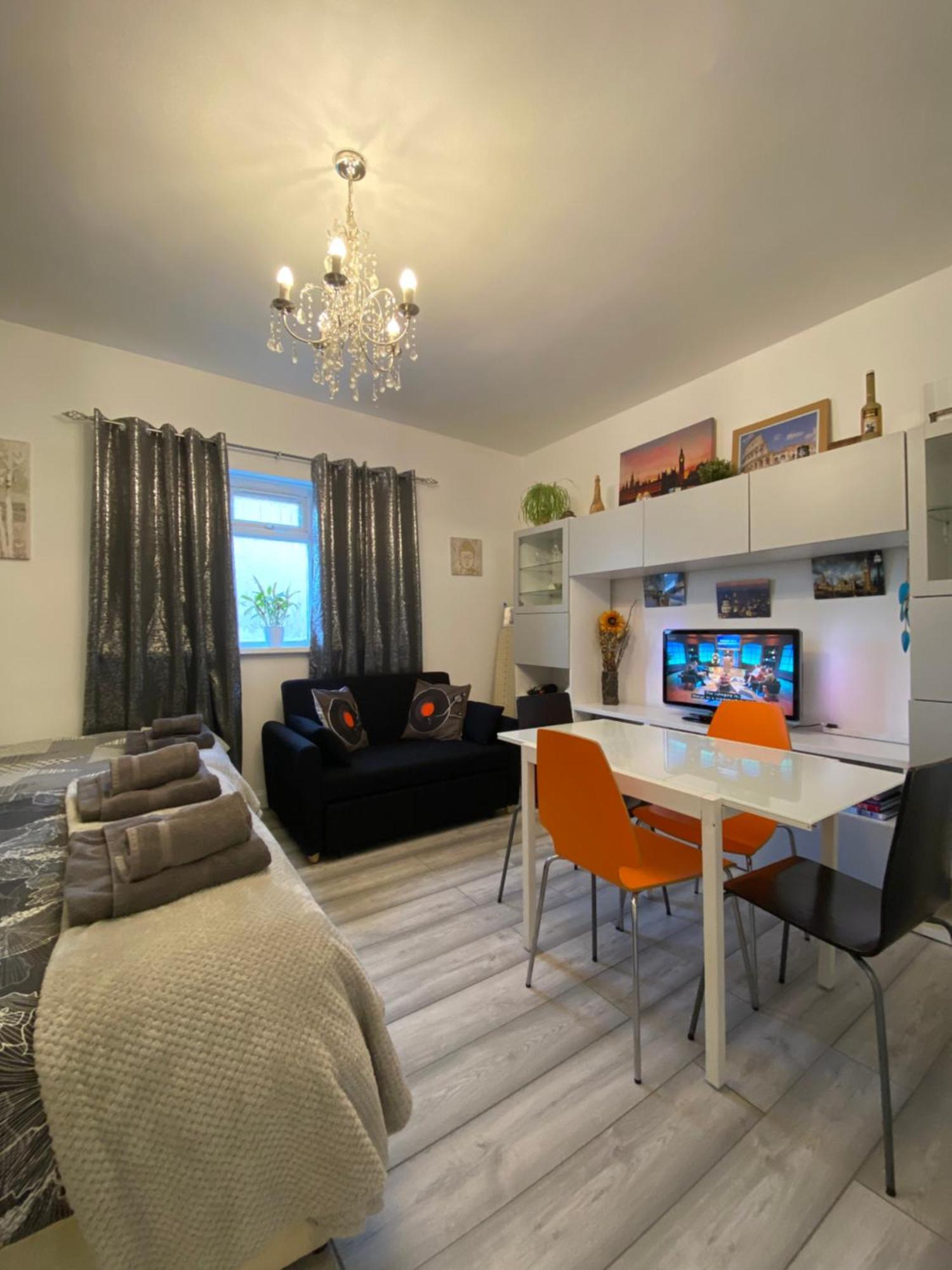 Da Giuseppe London Apartment ภายนอก รูปภาพ