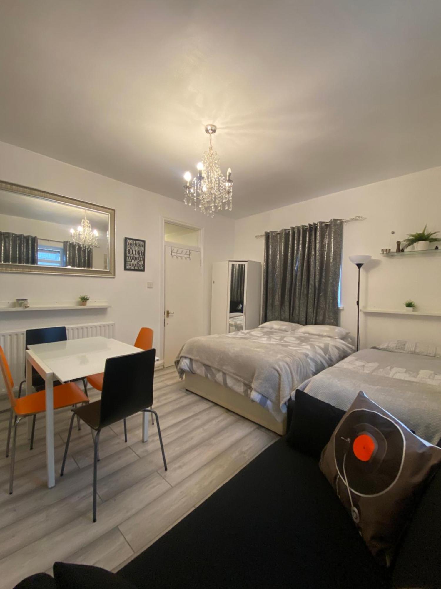 Da Giuseppe London Apartment ภายนอก รูปภาพ